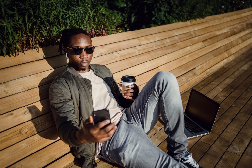 Empréstimos Online na Letônia: Como Escolher o Melhor Banco entre Swedbank, SEB e Citadele para Aprovação Rápida - Solicite seu empréstimo online sem burocracia e com facilidade de aprovação Letônia