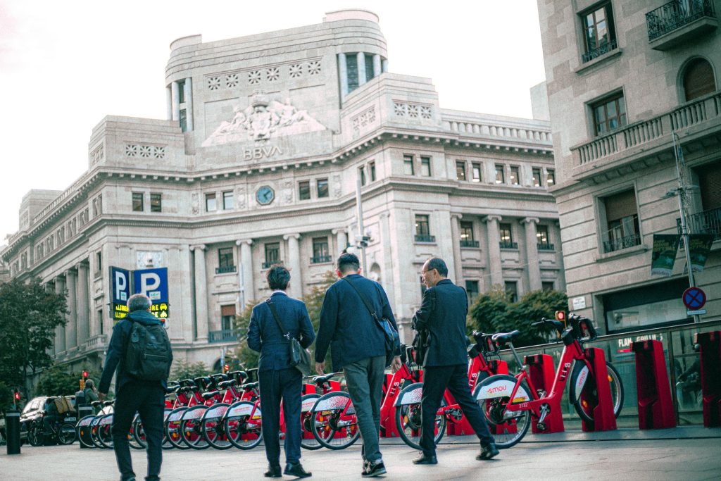 Como escolher a melhor Tarjeta de Crédito na Espanha: Comparativo entre Banco Santander, BBVA e CaixaBank - Como solicitar cartão de crédito online na Espanha?