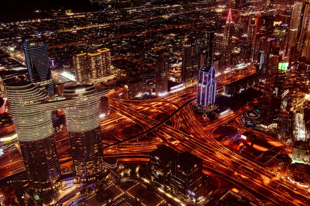 Desvendando as Oportunidades no Setor Imobiliário e de Infraestrutura: Emaar Properties e Dubai Duty Free como Exemplos de Sucesso - Melhores oportunidades de emprego nos Emirados Arabes Unidos