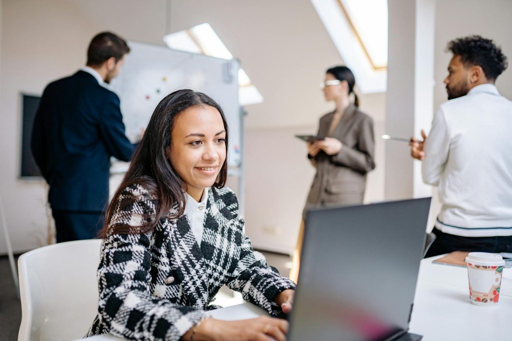 Oportunidades de Carreira nas Gigantes Americanas: Como Walmart, Amazon e UPS Estão Transformando o Mercado de Trabalho - Melhores oportunidades de emprego nos Estados Unidos